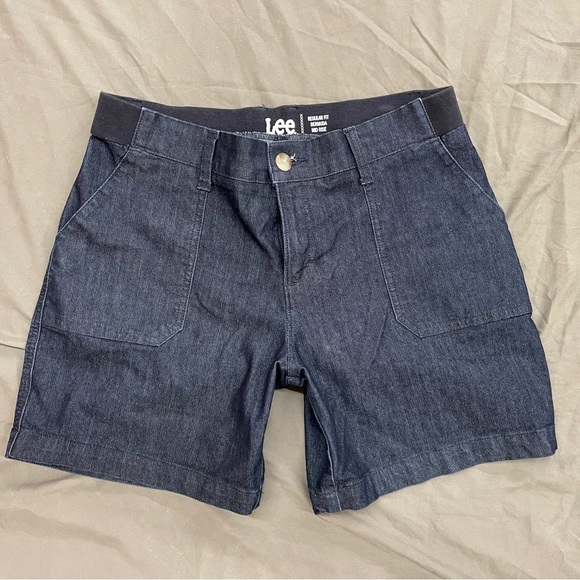Lee Regular Fit Mid-Rise Bermuda Shorts Size 8 - Picture 1 of 4